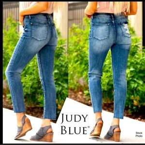 JUDY BLUE High Rise Relaxed Fit Ankle Raw Hem Distressed Crop JB88191 (3/26)